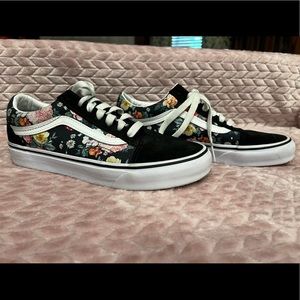 Womens Flower print old school vans